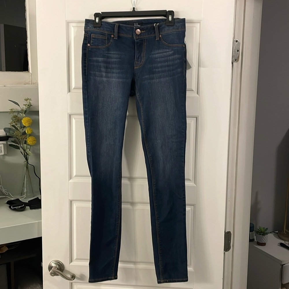 Never worn 1822 Denim size 8/29, skinny jeans